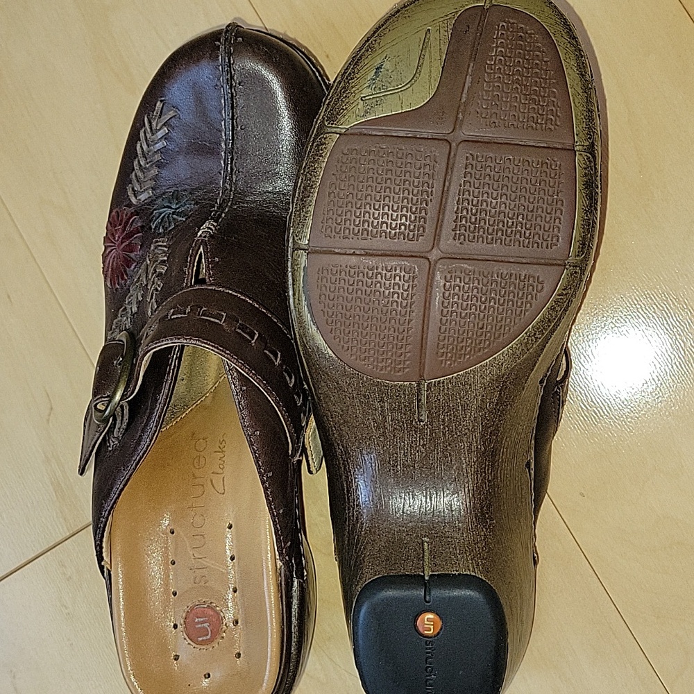 Clark's Structured clogs,6M,Brown leather uppers, cushioned footbed. Worn twice. - Picture 4 of 4